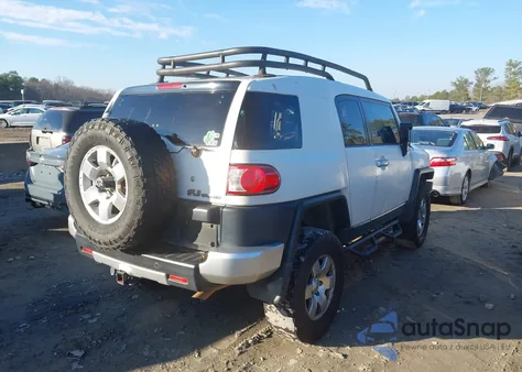 2010 Toyota Fj Cruiser z USA, uszkodzony, nr VIN JTEBU4BF5AK071265